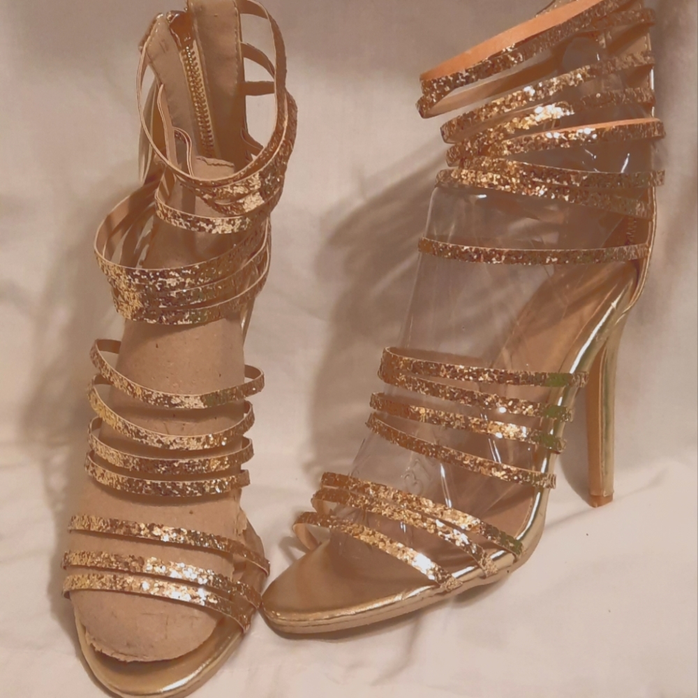 Gold sparkle dress shoe
